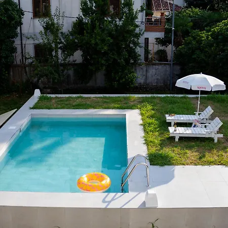 In With Outdoor Pool *