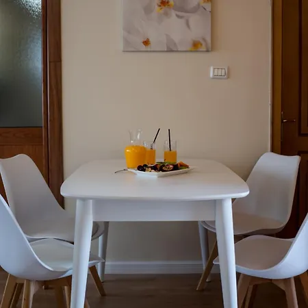 In With Outdoor Pool شكودر