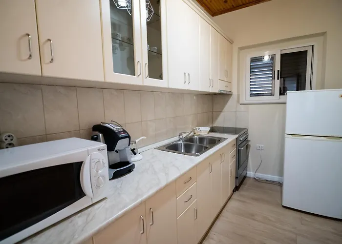 In With Outdoor Pool Сasa de vacaciones Shkodër