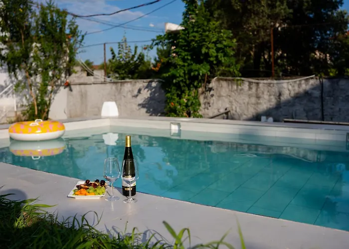 In With Outdoor Pool *