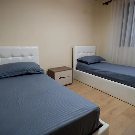 In With Outdoor Pool Nyaraló