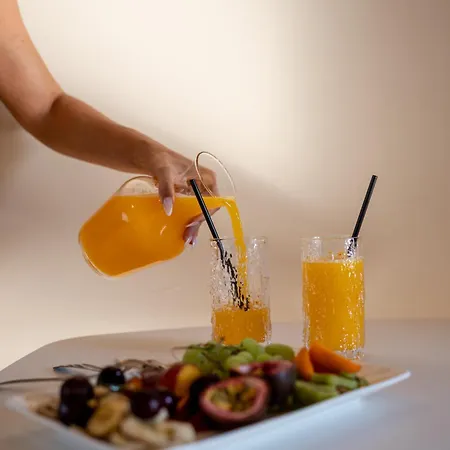 In With Outdoor Pool بيت للعطل *