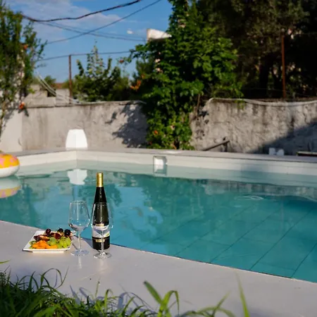 In With Outdoor Pool *