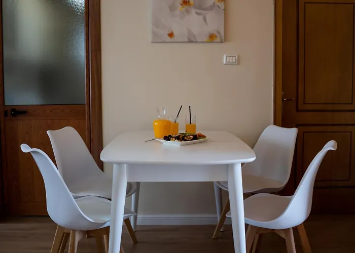 In With Outdoor Pool شكودر