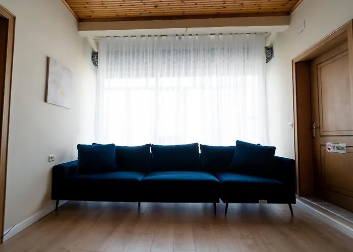 In With Outdoor Pool شكودر